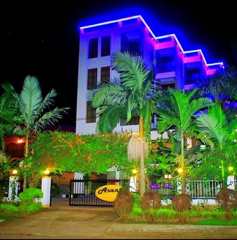 Asante Hotel Жизени Екстериор снимка