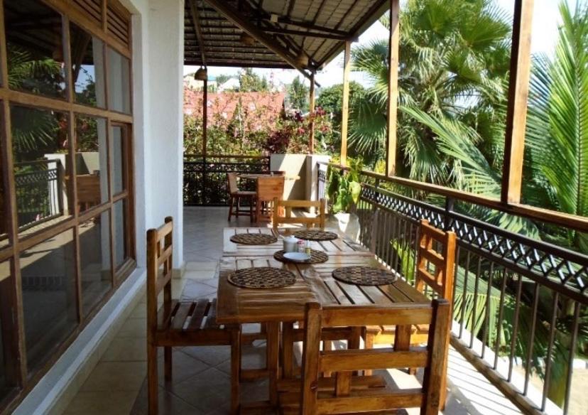 Asante Hotel Жизени Екстериор снимка