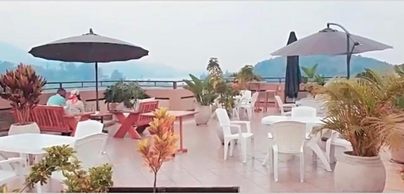Asante Hotel Жизени Екстериор снимка